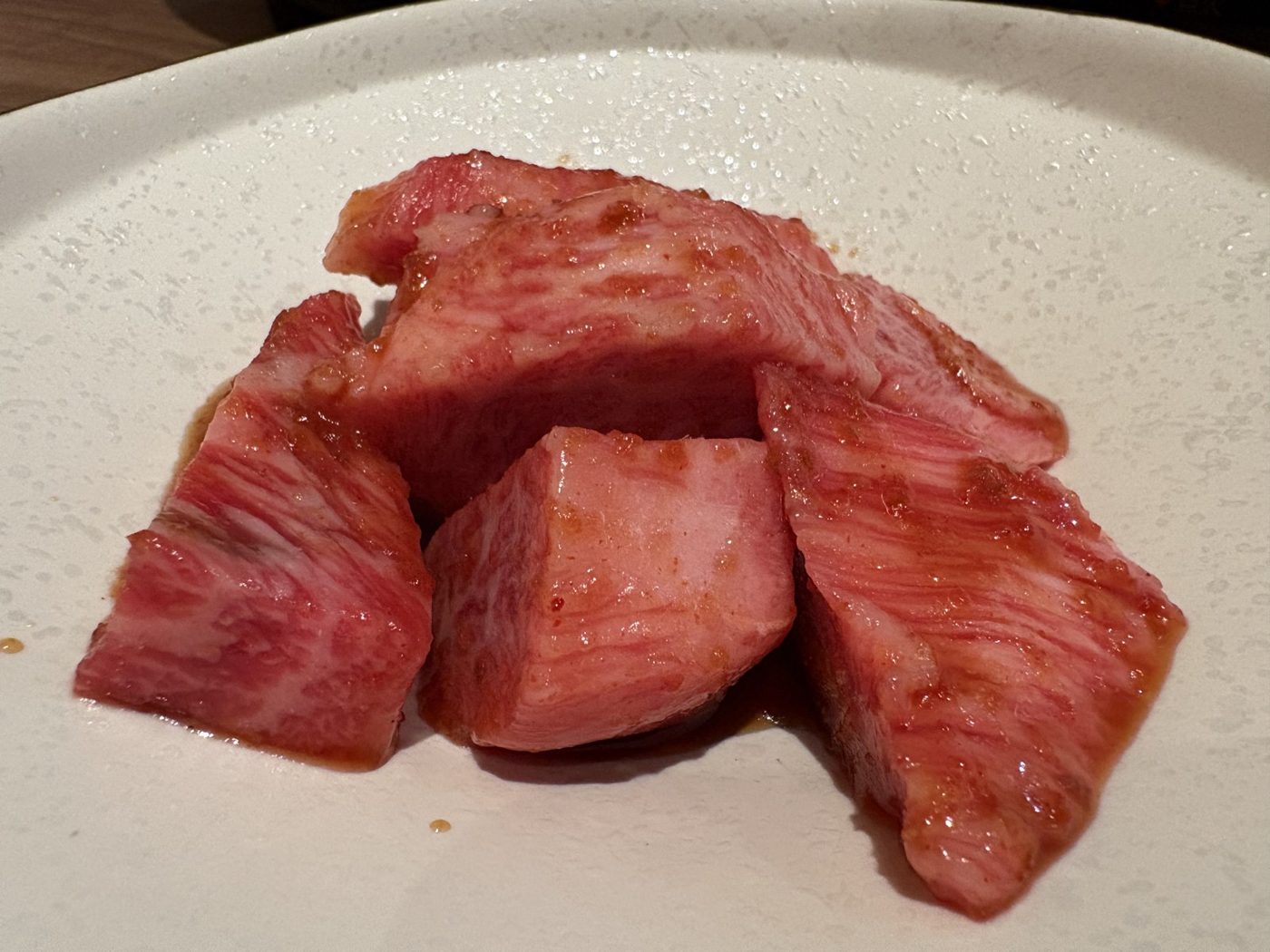 中落ちカルビ。脂の甘さがしっかり出ます
