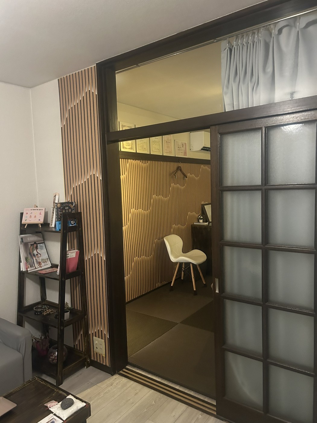待合から施術室への入口